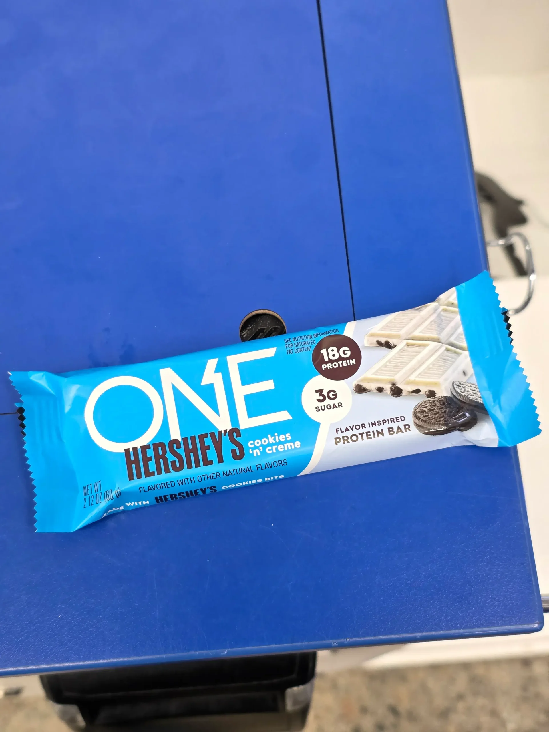 ONE Cookies 'n' Creme Protein Bar.