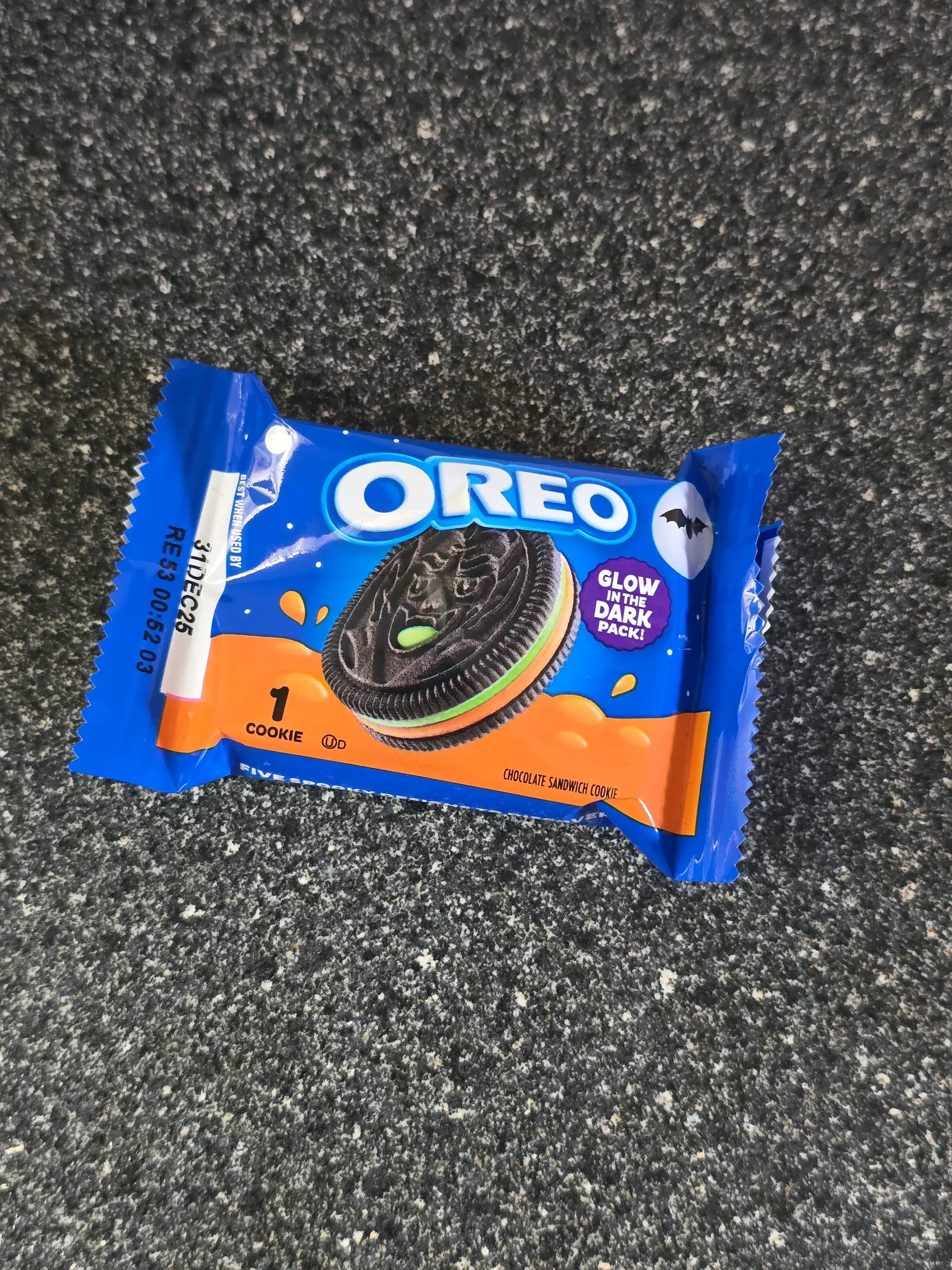 Oreo Halloween Spooky Colored Creme.