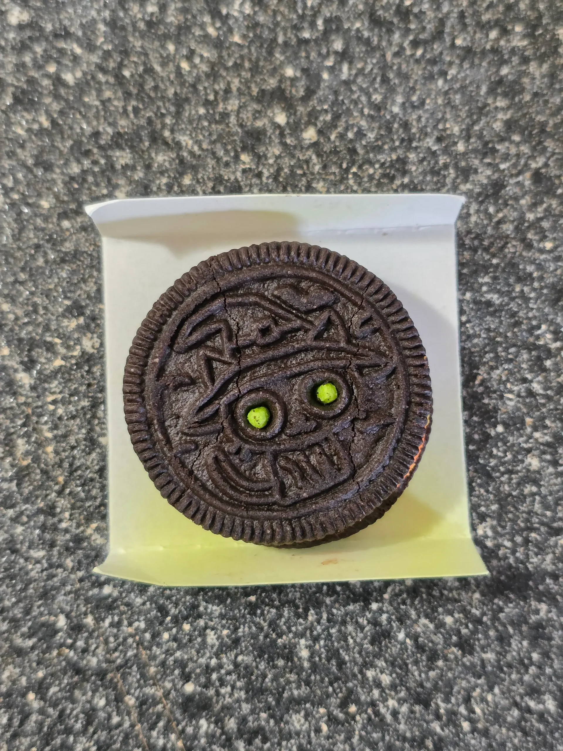 Oreo Halloween Spooky Colored Creme.