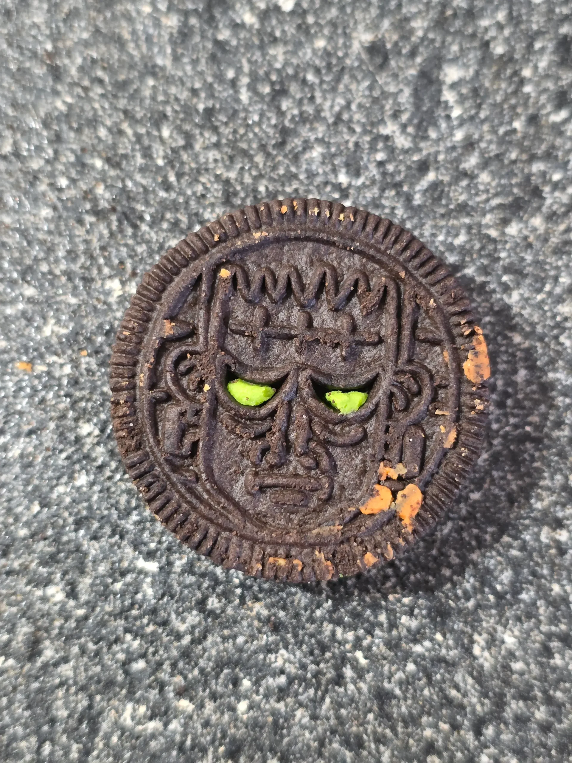 Oreo Halloween Spooky Colored Creme.