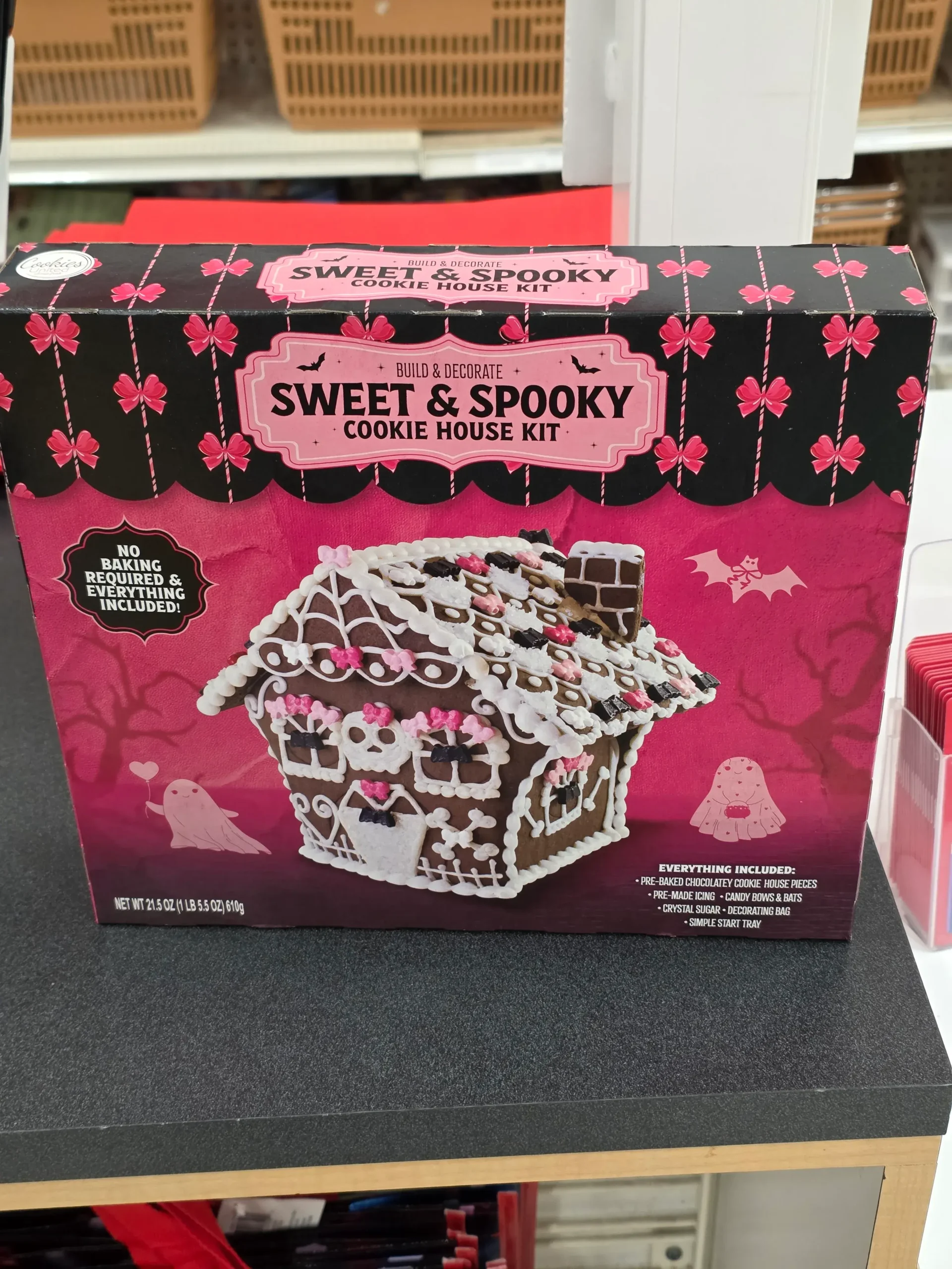 Cookies United Sweet & Spooky House Kit.