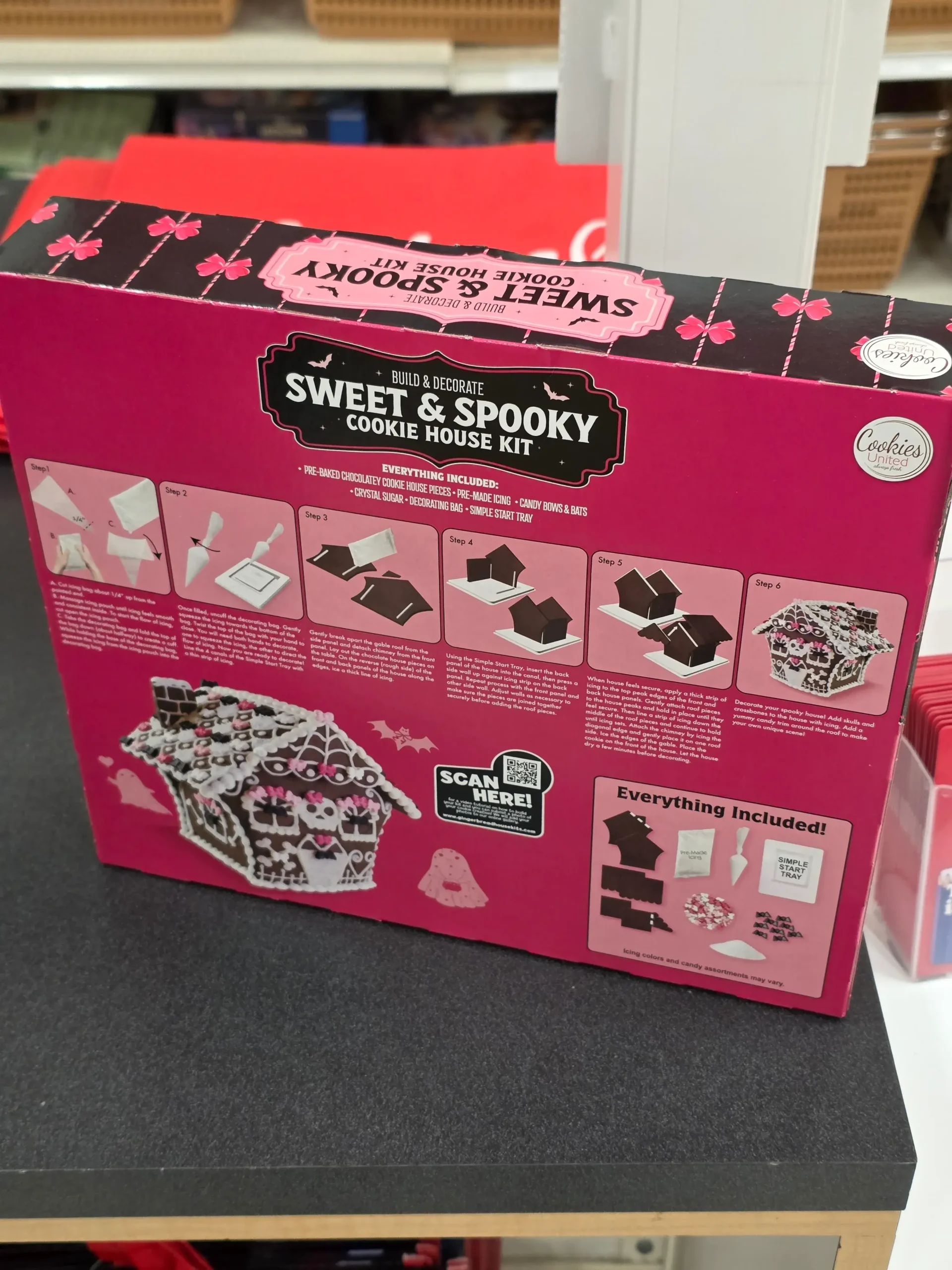 Cookies United Sweet & Spooky House Kit.