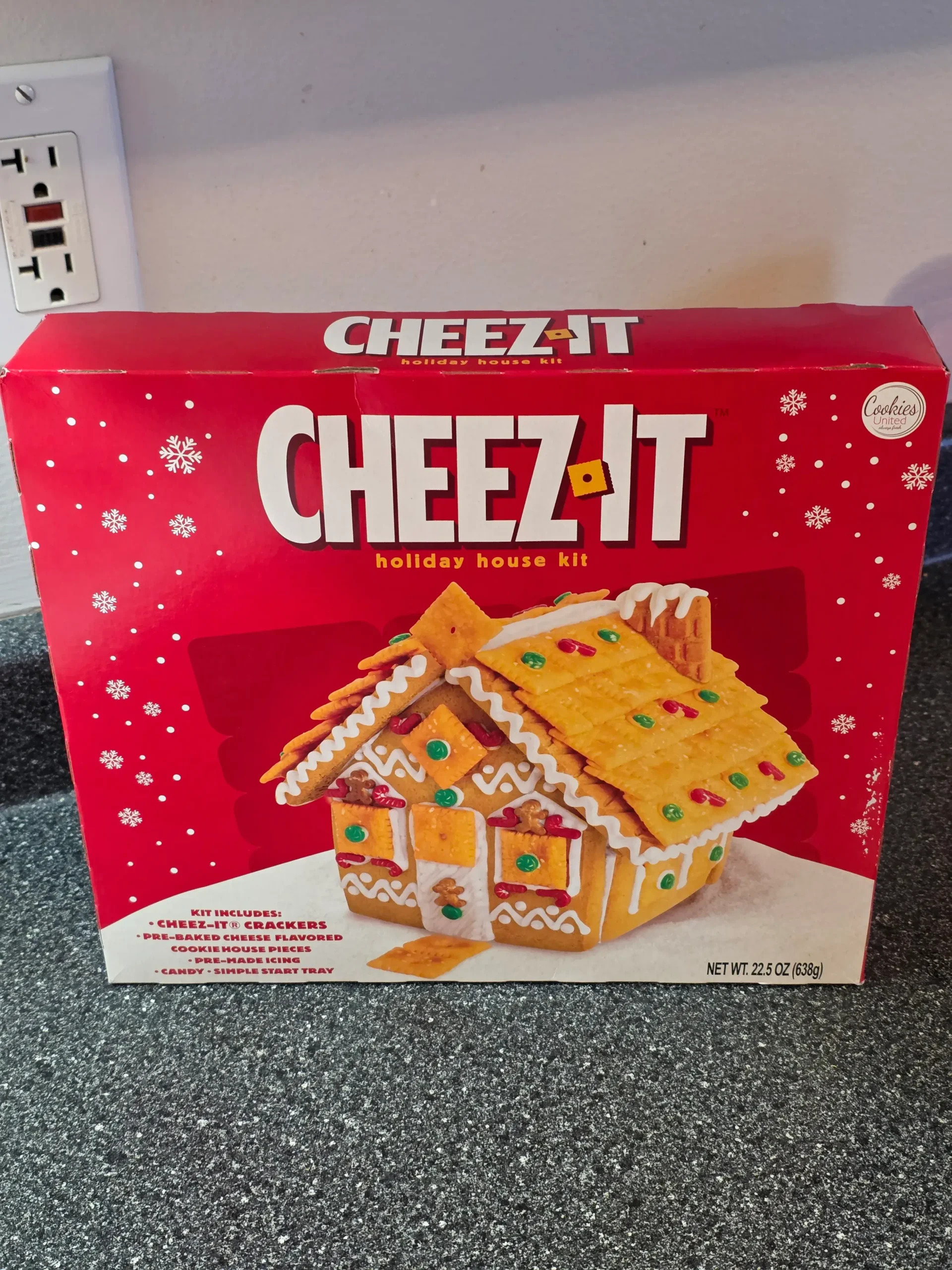 Cookies United Cheez-It Christmas Holiday House Kit.