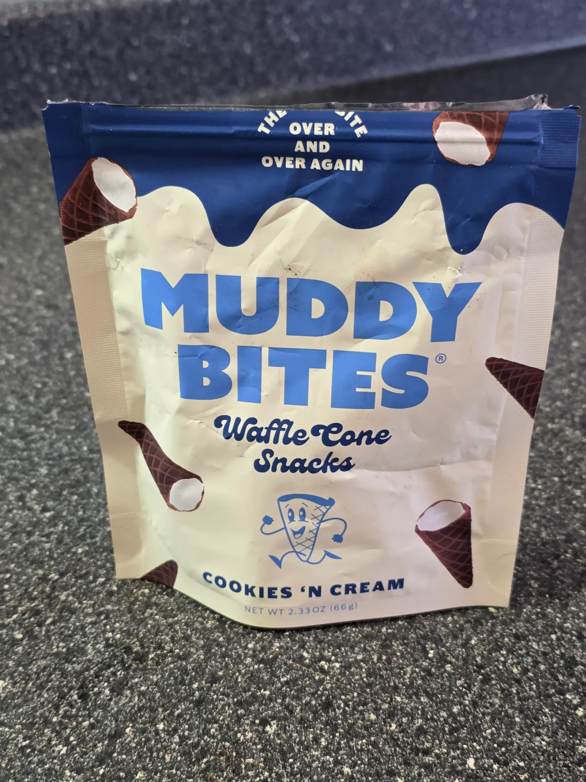 Muddy Bites Cookies 'N Creme.