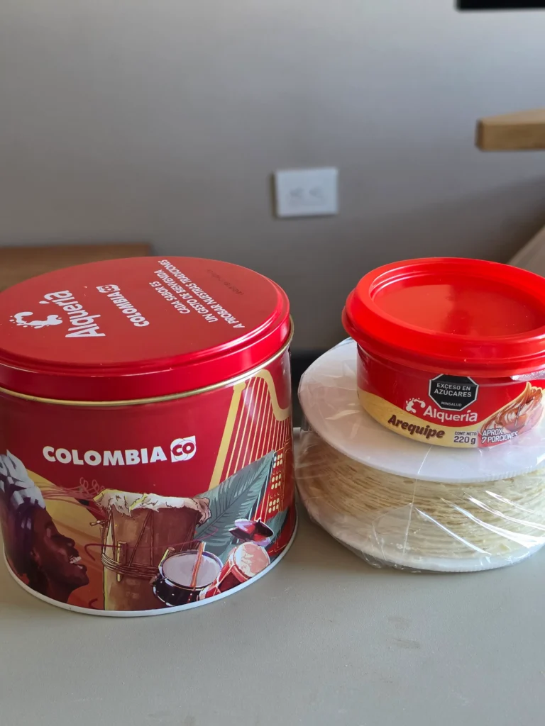 Alqueria Colombia Co Obleas y Arequipe.