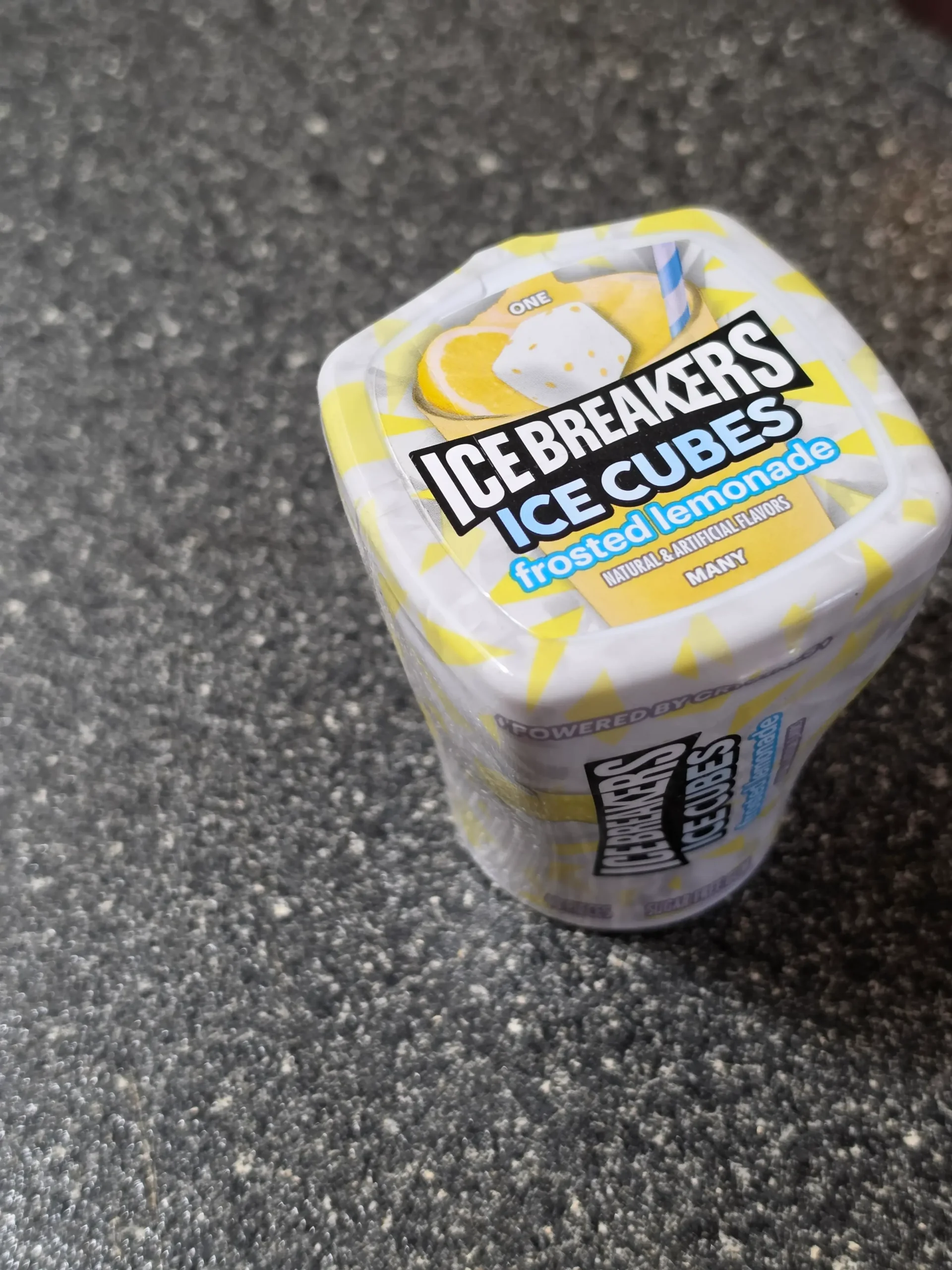 Ice Breakers Ice Cubes Frosted Lemonade.